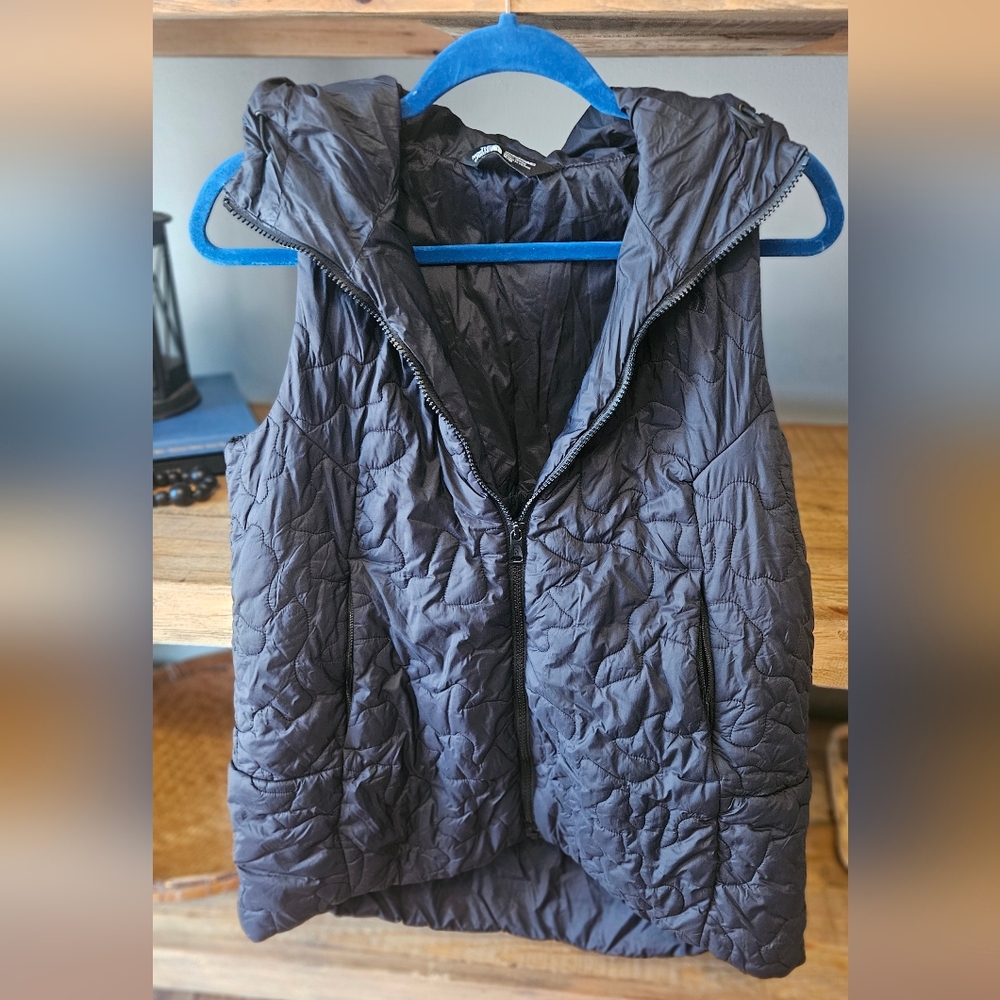 The North Face Quilted Hooded Puffer Vest in Black